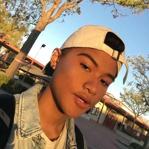 Meet your Posher, Johnellis